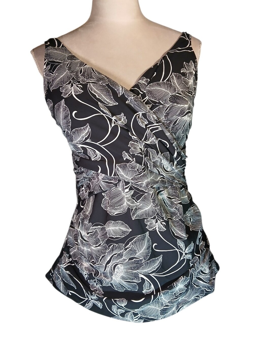 Lands End Black & White Tankini Top Sz 16